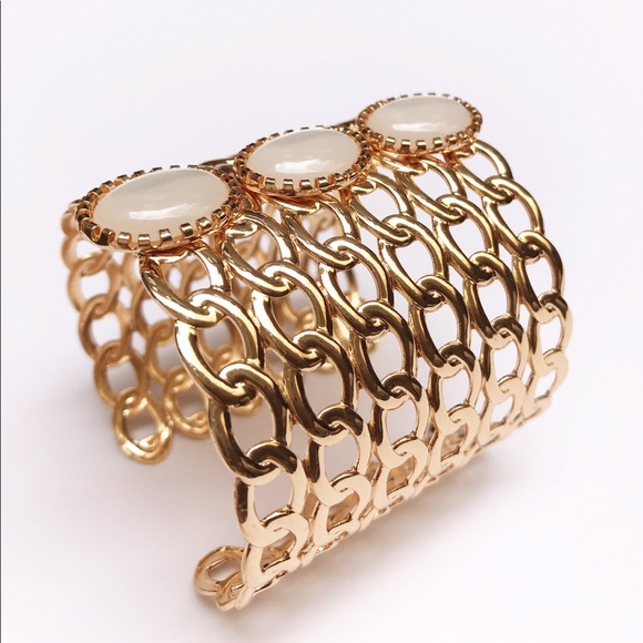 Beautiful gold cuff bracelet - Picture 6 of 7